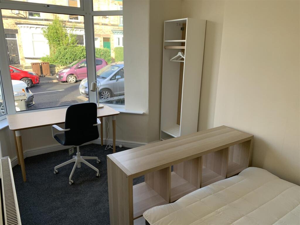 Downstairs Bedroom 2.JPG