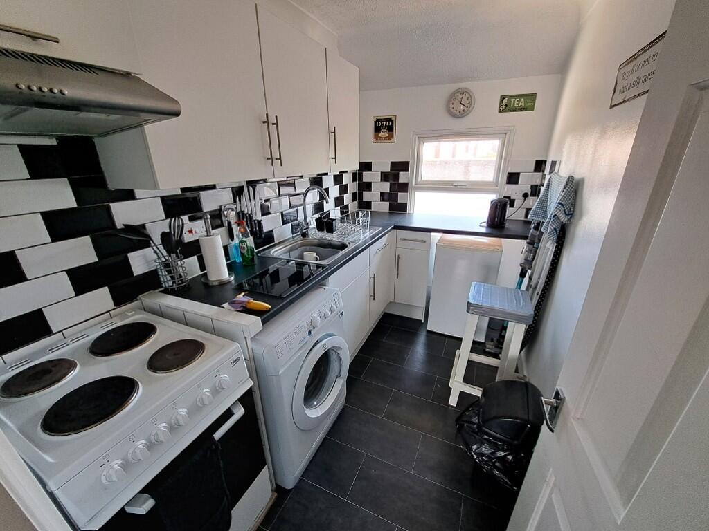 FITTED KITCHEN