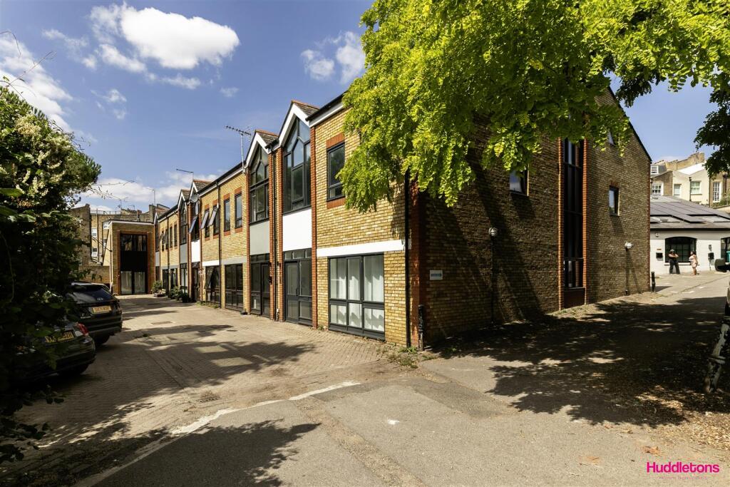 F1, 3 Torriano Mews -3.jpg