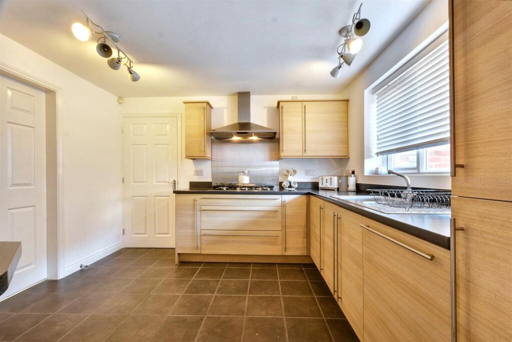 Kitchen_2.jpeg