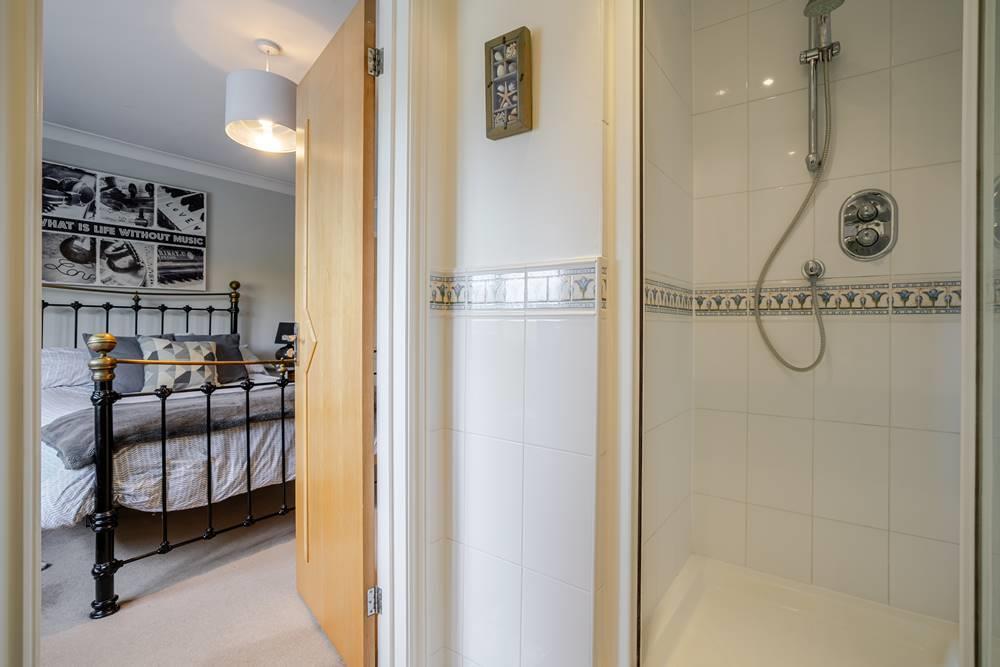 en suite2.jpg