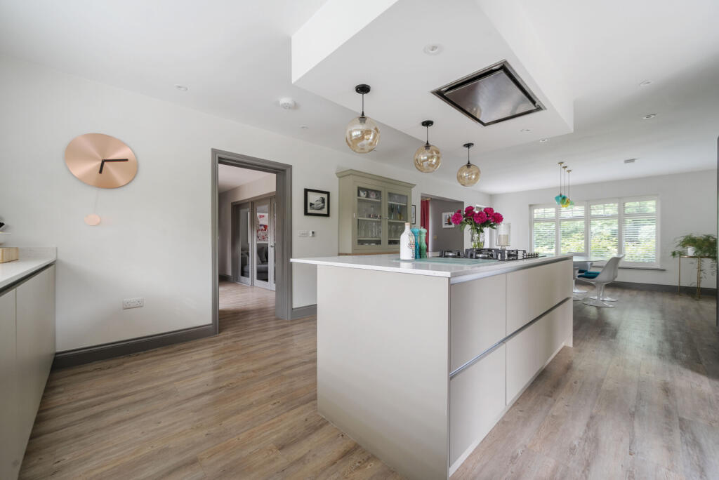 1305422-20-684729...