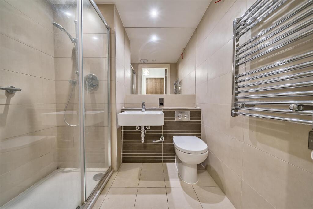 En-suite shower room.jpg