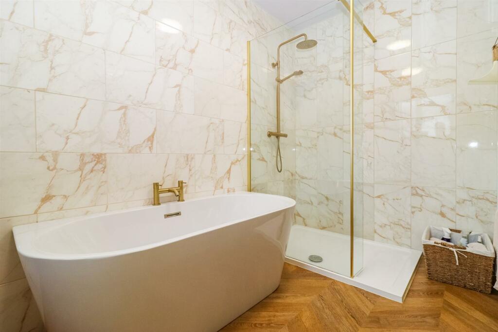 BATHROOM/W.C.