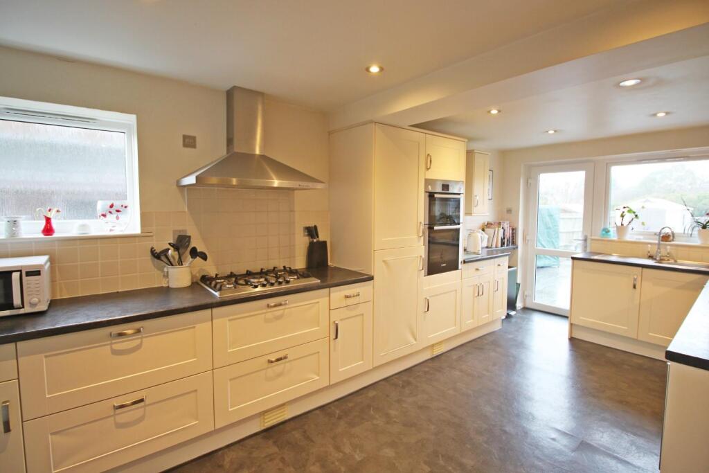 Kitchen 2.JPG