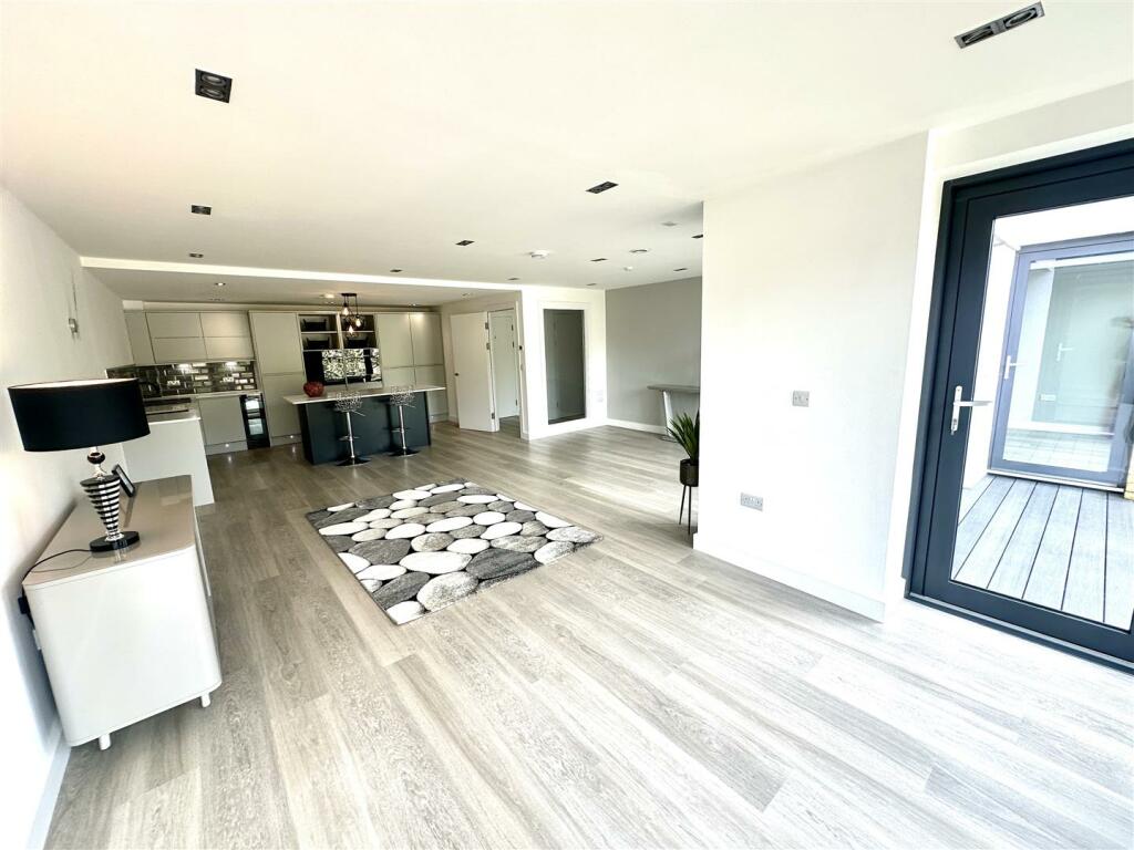 KITCHEN/FAMILY/DINING ROOM