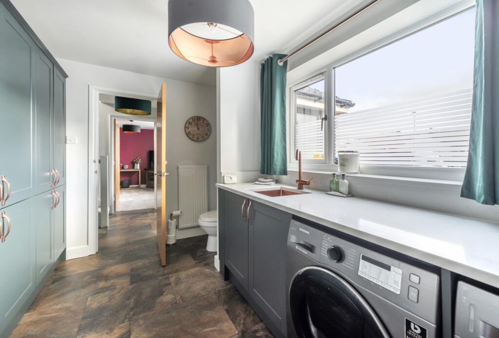 1380894-5-6915c20...