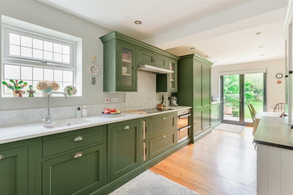 QUEENSMEAD AVE (17).jpg