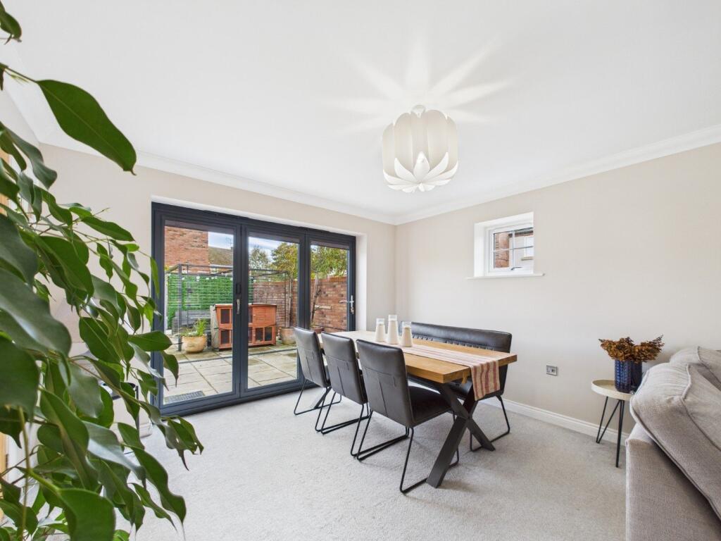 Lounge/Dining Room