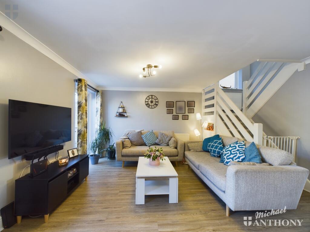 CAM03218G0-PR0507-STILL015