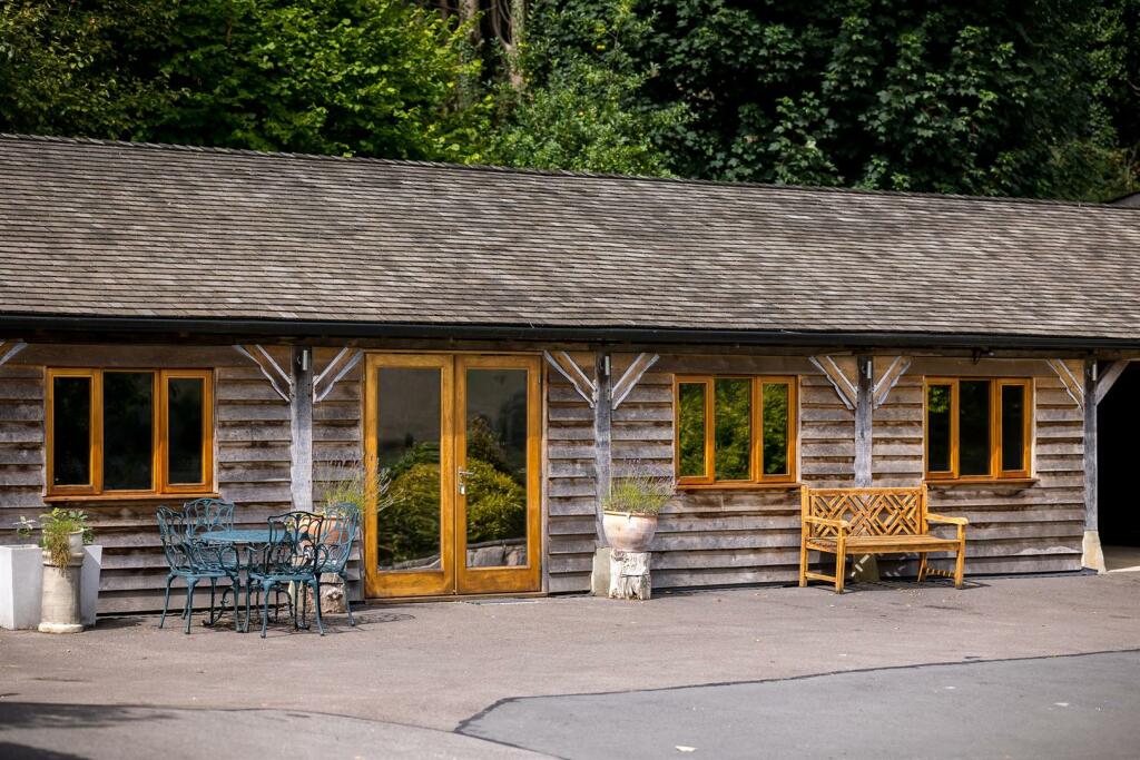 5 - Brecon House - GL53 9NE - Web.jpg