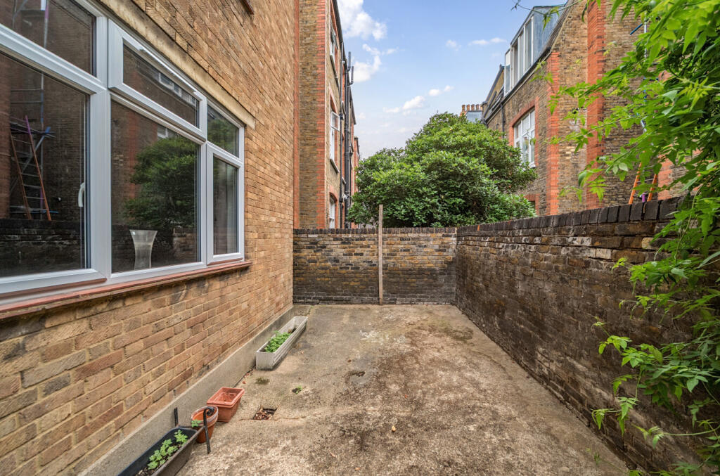 1330919-15-688cce...