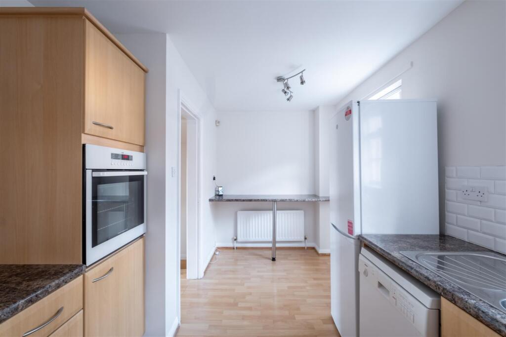 18 Dobson Cres HE-20.jpg