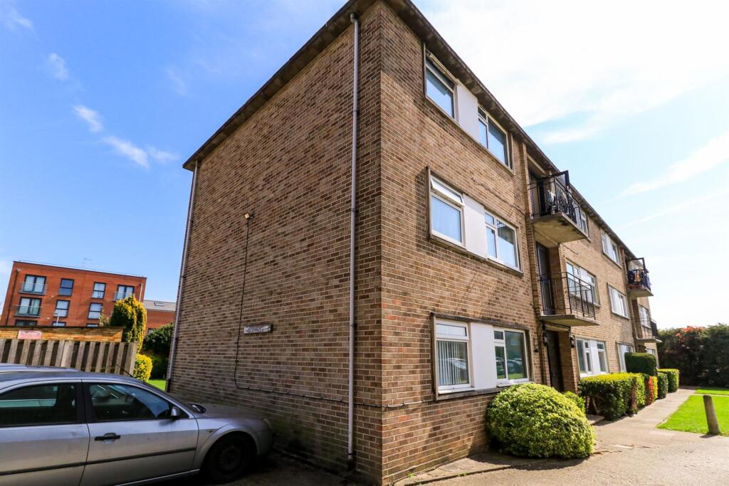 56 Bridle Close-3.jpg