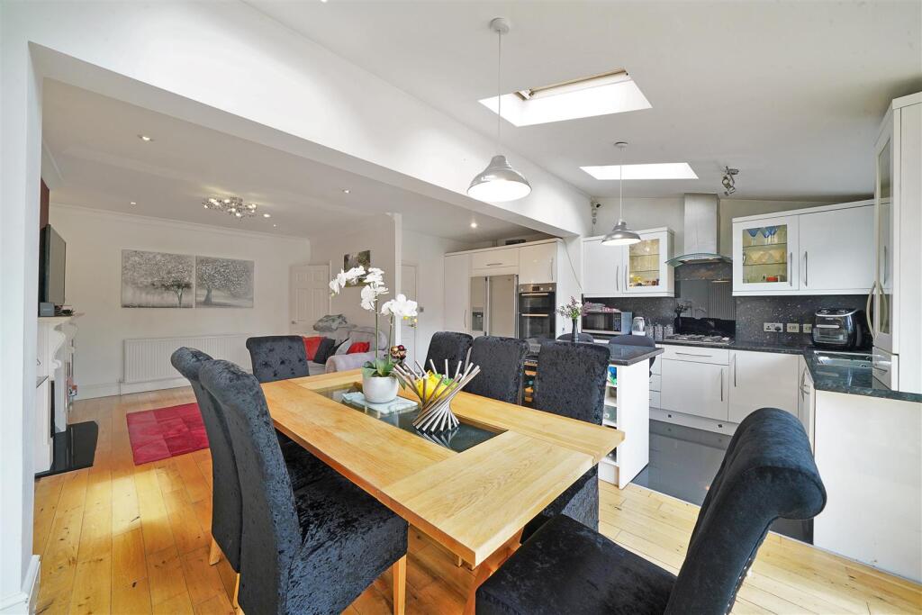 19 Langham Gardens - 0ZHUiAvbefQQME9r6tYh.jpg