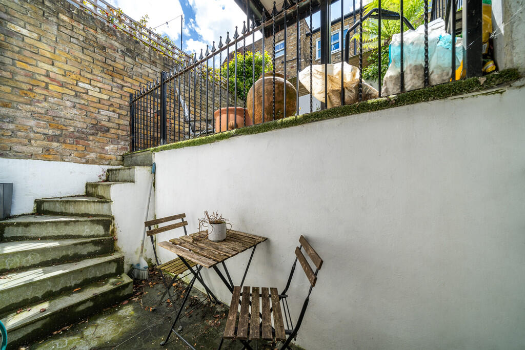 Upcerne Road, SW1...