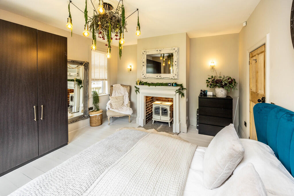 33WHLHudds-040625...