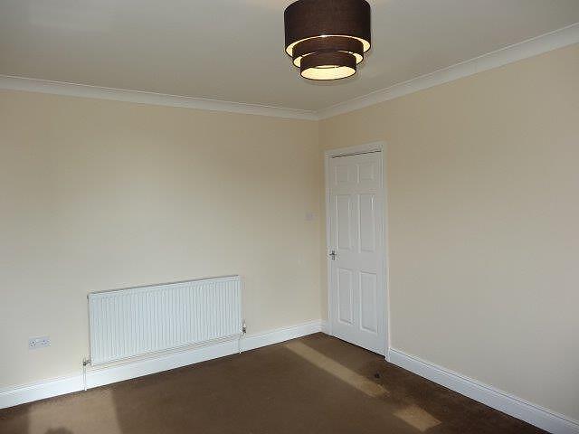 Bedroom 1 flat to Le