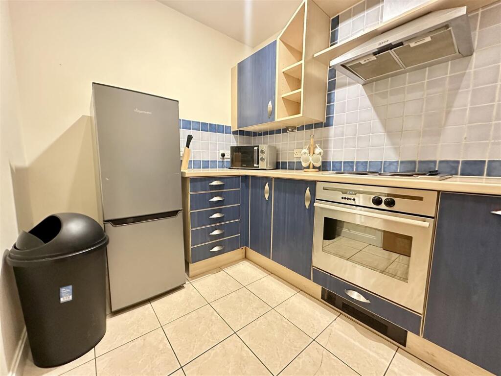 Kitchen 1.jpg
