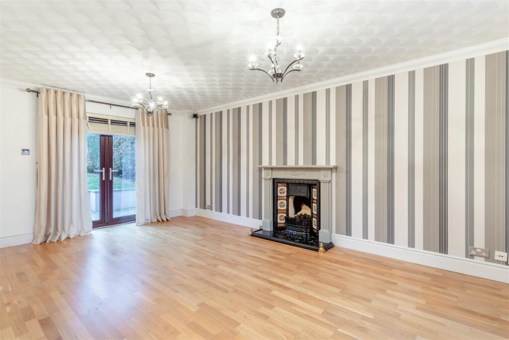 8673580-interior20.jpg