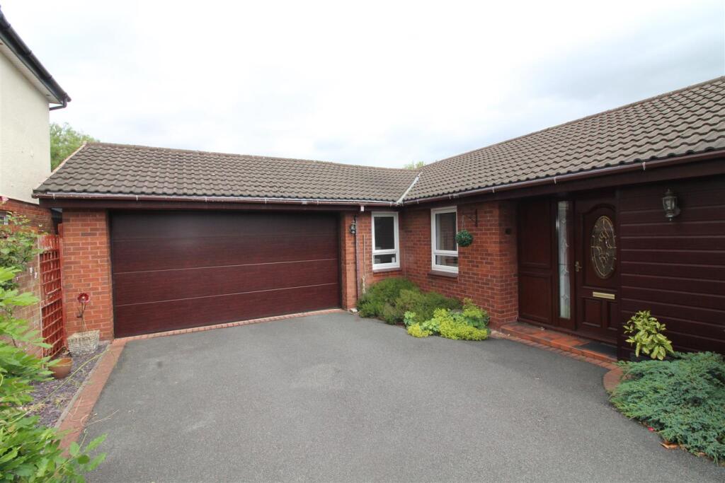 garage and front door.JPG