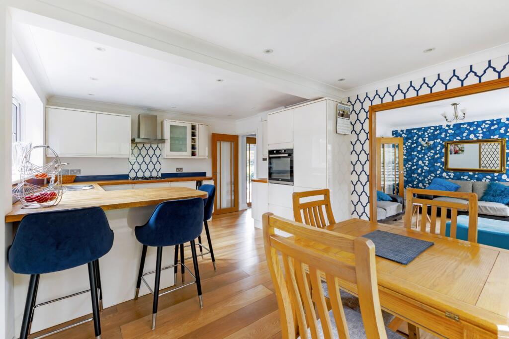 Kitchen/Dining Area