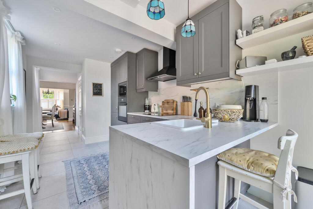 1316188-4-68625db...