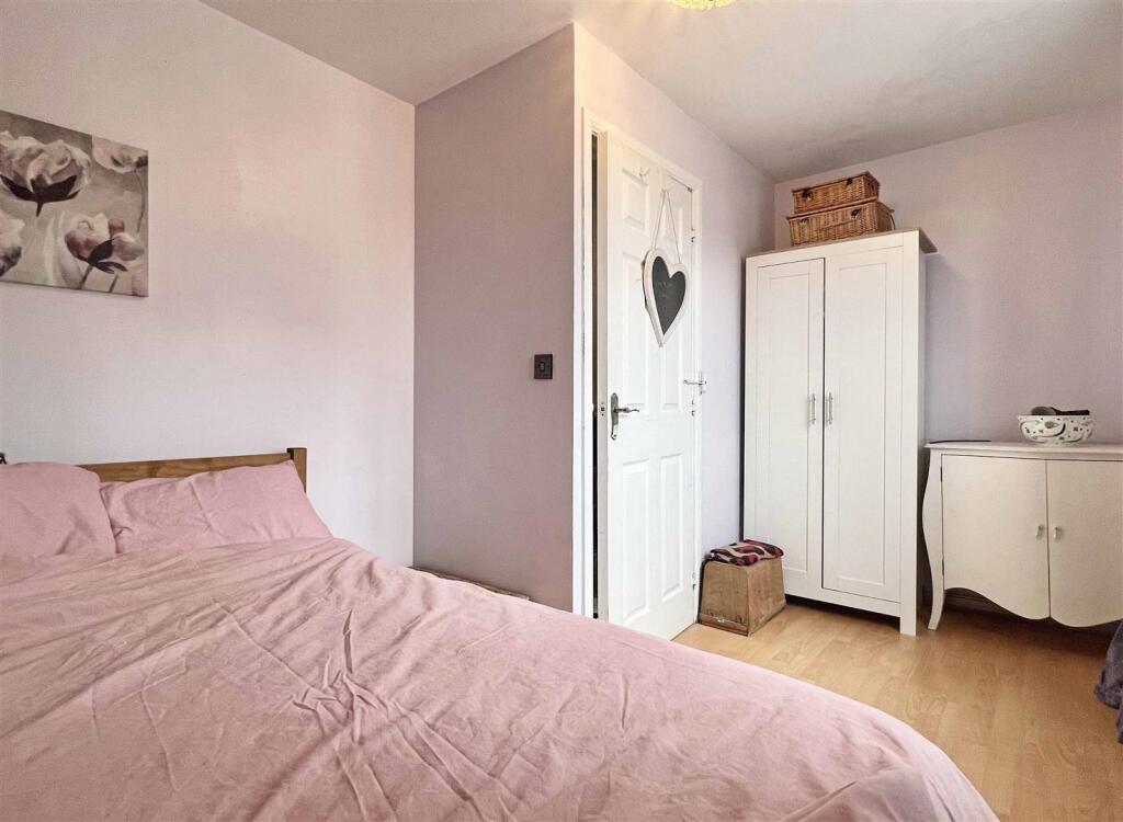 Bed 3b.jpg