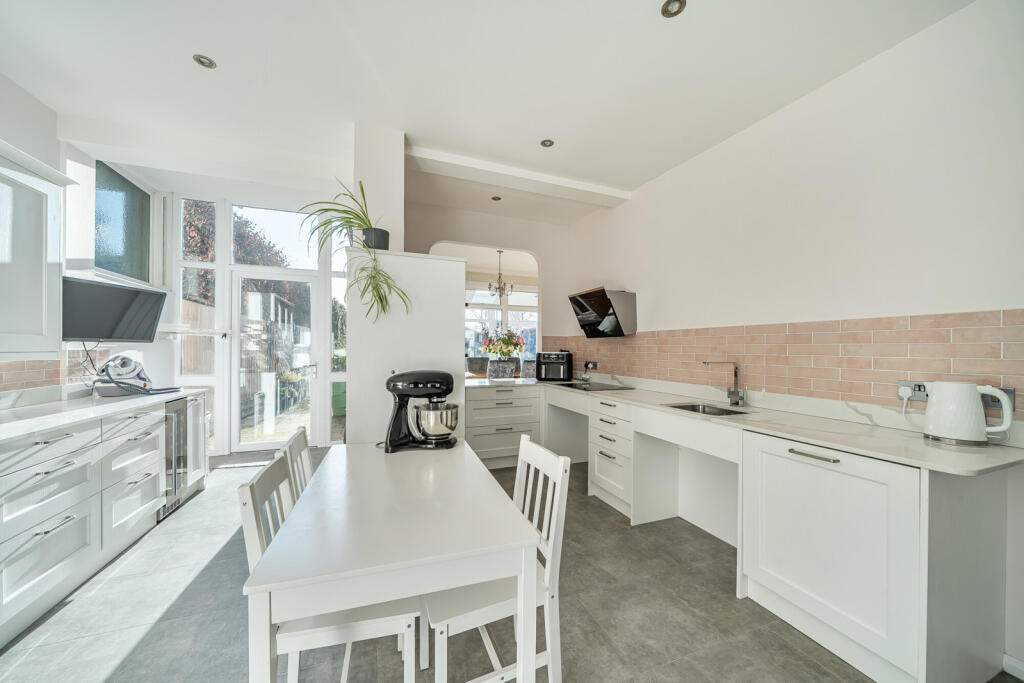 1393500-4-6945751...