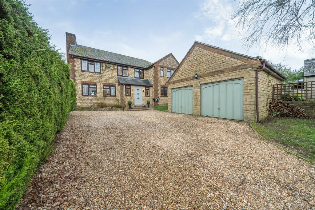 Ambleside, 63 Church Street, Helmdon (2).JPG