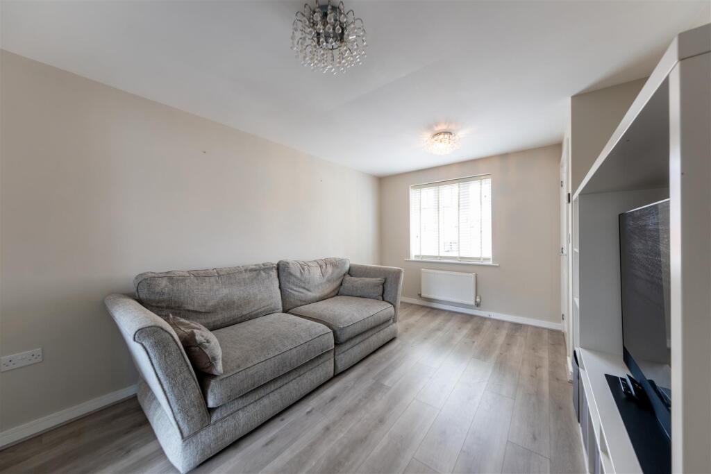 19 Hazelhurst Way-008.jpg