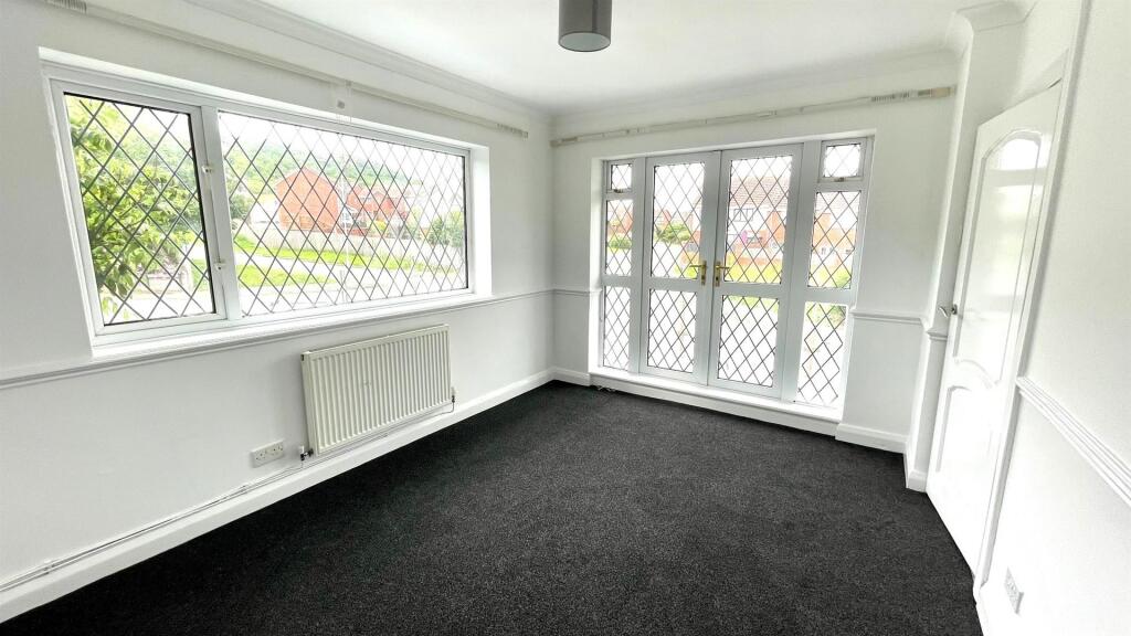 DOUBLE ASPECT BEDROOM 4