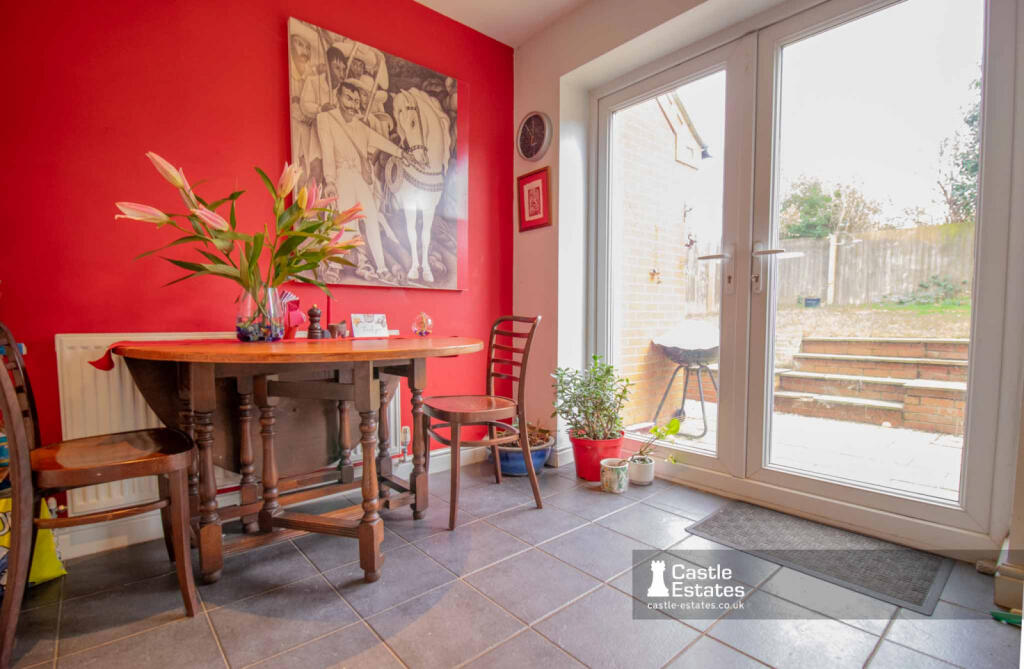 Kitchen &amp; Dining