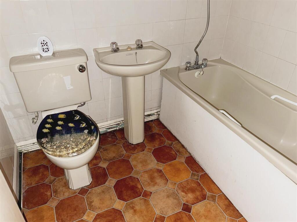 BATHROOM 1 - NEW.jpg