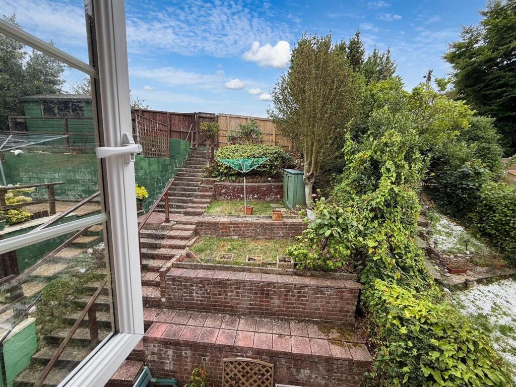 Bedroom View to Rear Garden.jpg