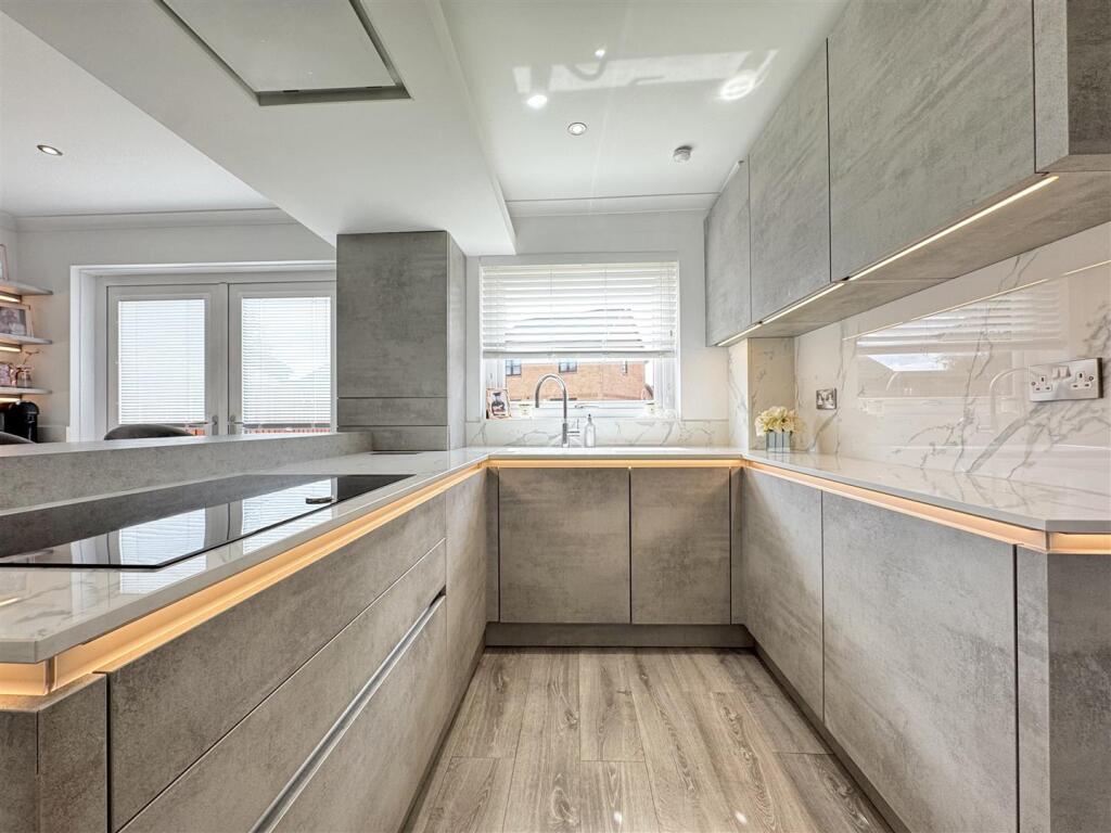 Kitchen/Dining