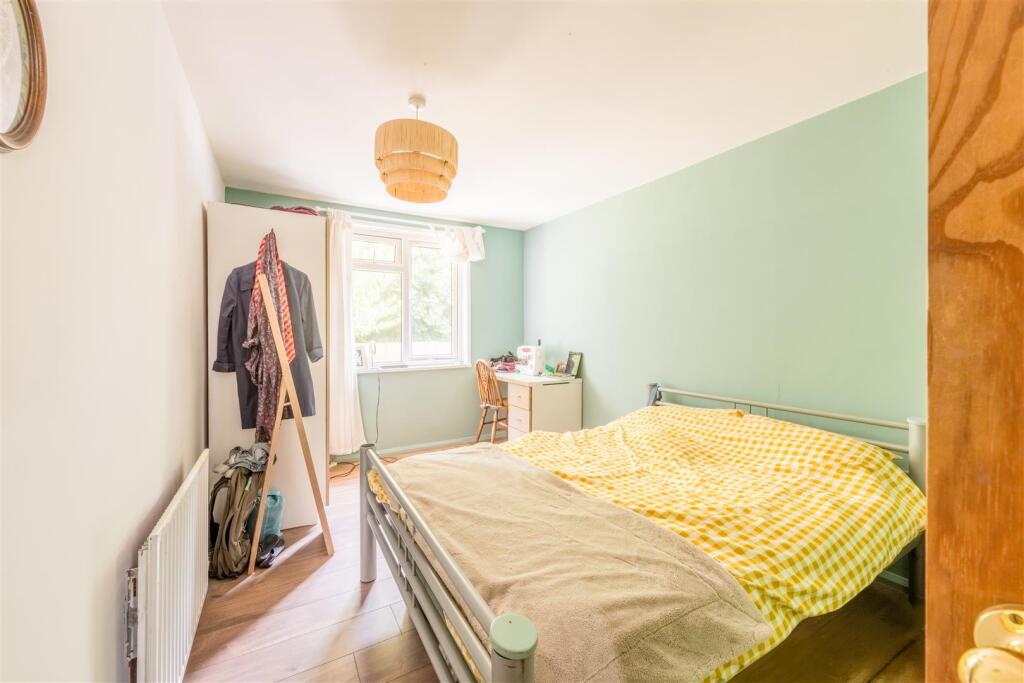 63 Burstead Close-16.jpg