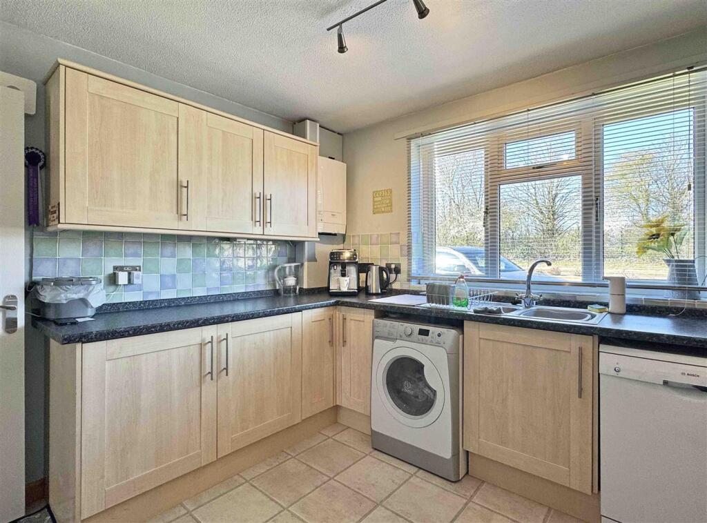 Kitchen c.jpg