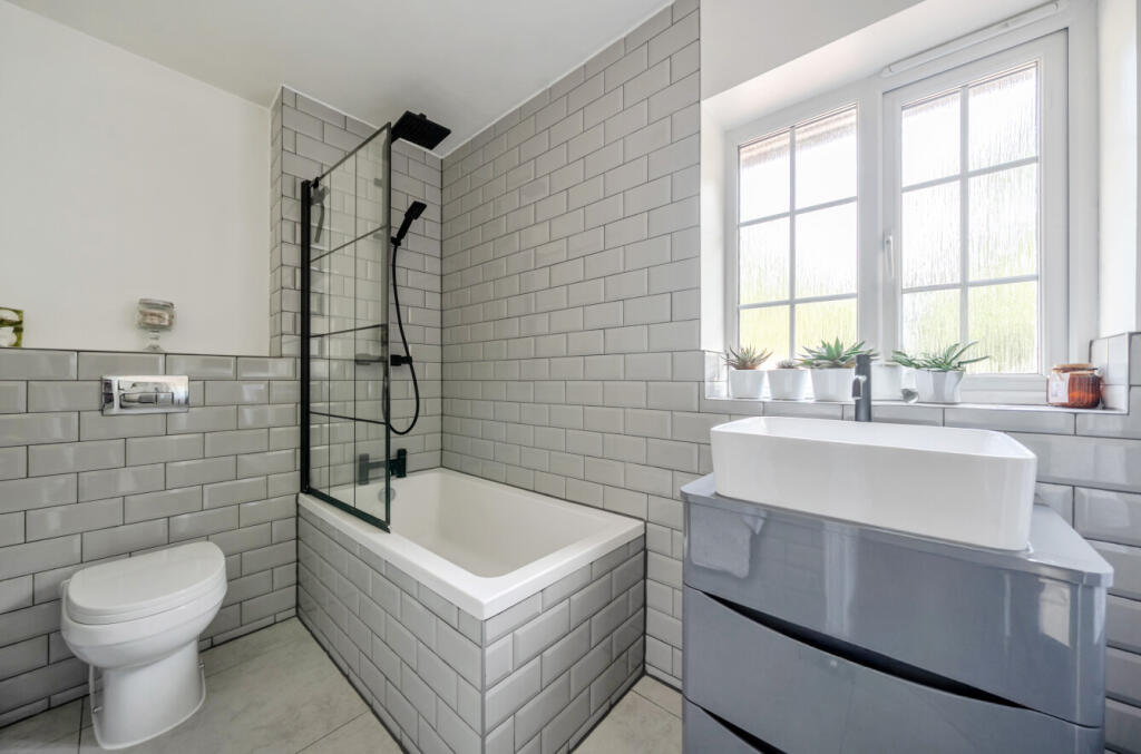 1341884-7-68a836f...