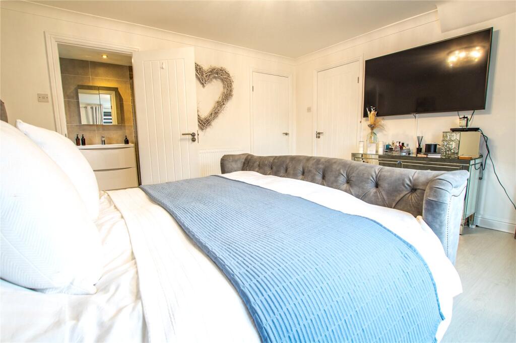 Bedroom 1 - 2