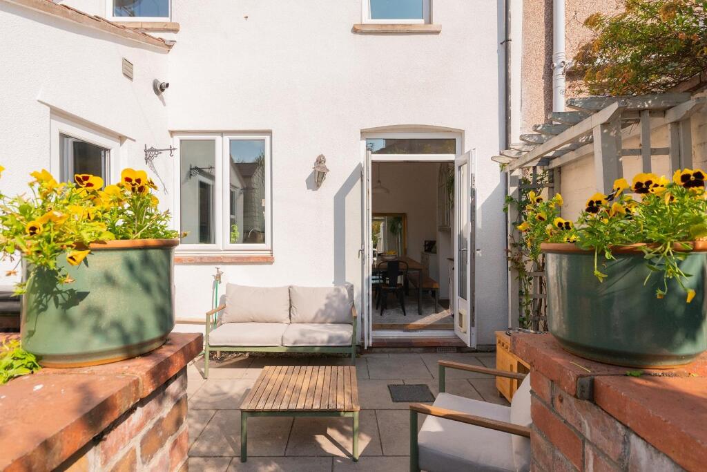 1B1R6BN - External F.jpg