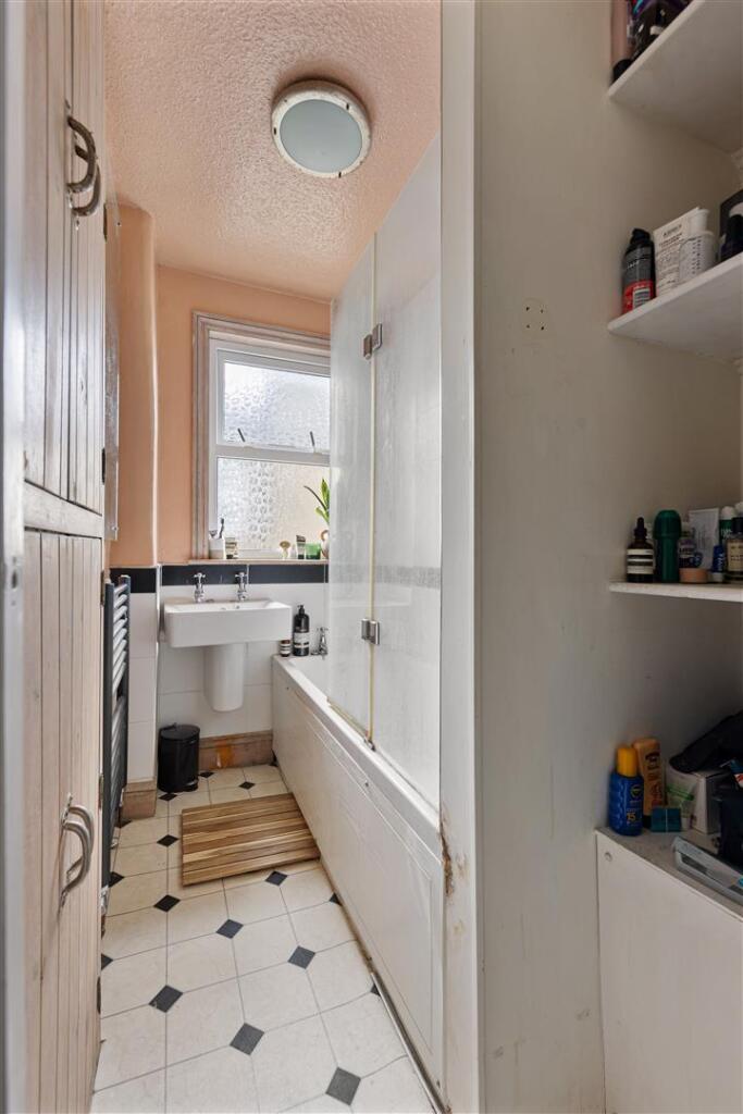 West Avenue Road, E17