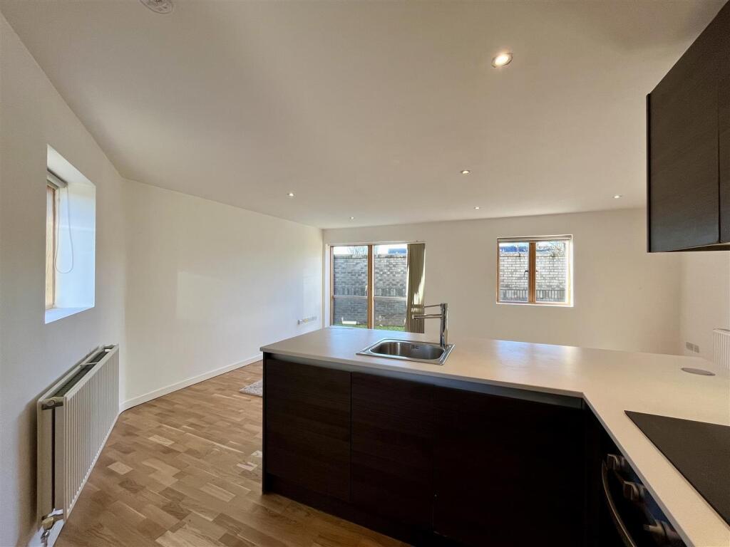 Kitchen Area Aspect 2