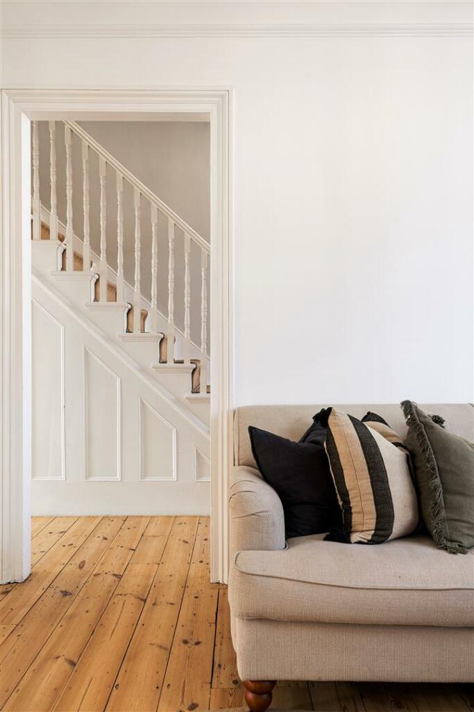 Scarborough Road E11