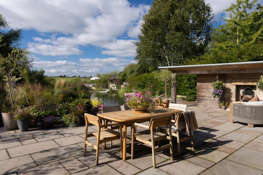 Terrace, gardens, pool