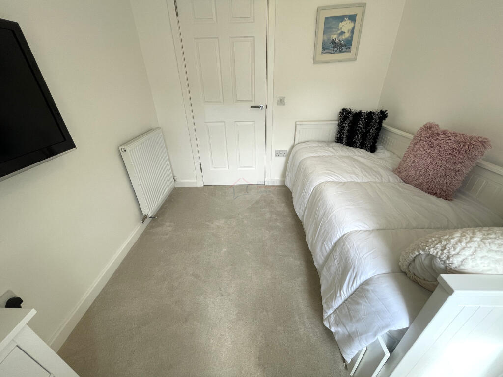 Bedroom 3b.JPG