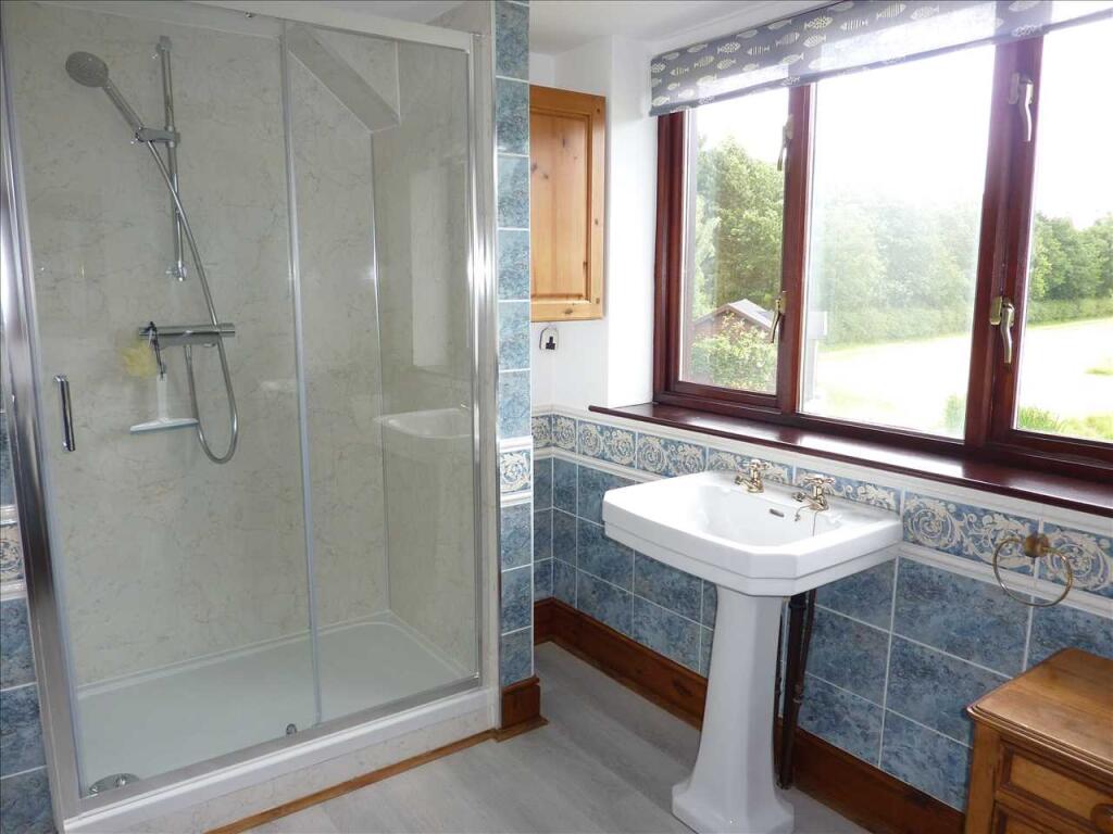 ENSUITE BATHROOM