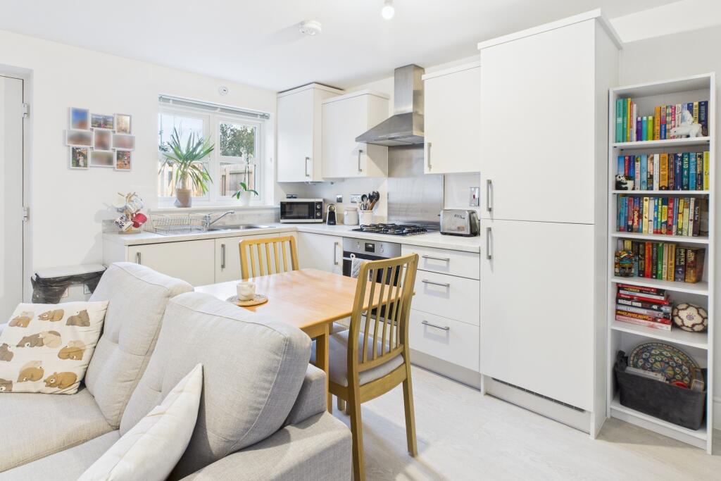 CAM02519G0-PR0361-STILL004