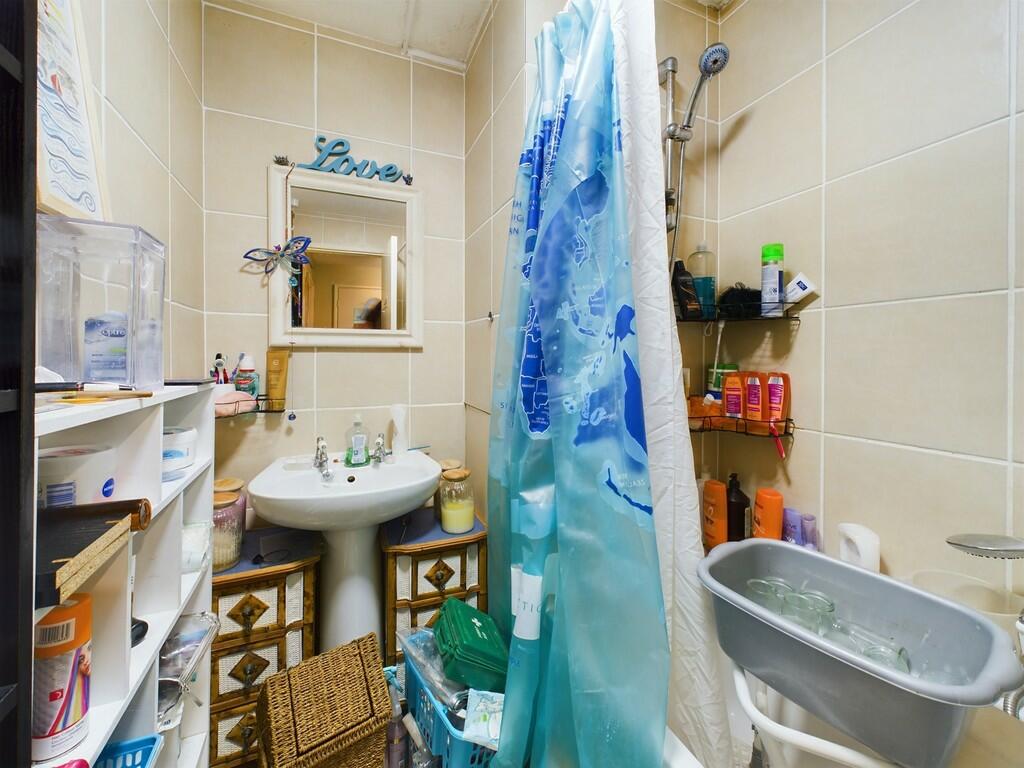 CAM02089G0-PR0372...