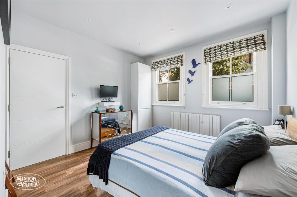 Fat 1, 2 Lyncroft Gardens-13.jpg